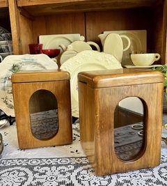 Par de Potes o Tarros para Cocina Cubo de Madera Lustrada y Ventana de Vidrio - comprar online