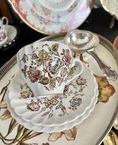 Trio para Te Loza Inglesa Johnson Bros , Pattern Staffordshire Bouquet Multicolor C1970 en internet