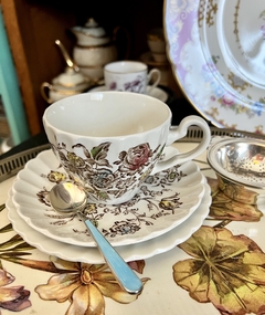 Trio para Te Loza Inglesa Johnson Bros , Pattern Staffordshire Bouquet Multicolor C1970