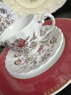 Trio para Te Loza Inglesa Johnson Bros , Pattern Staffordshire Bouquet Multicolor C1970 en internet