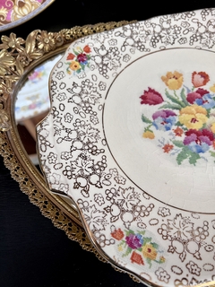 Plato Masitero con Asas Loza Inglesa Hollinshead & Kirkham Old English NeedlePoint C1942-1945 en internet