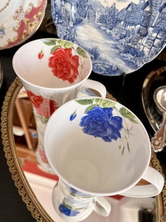 Mug Jarro para Desayuno Bone China con Decoracion Floral "Rosa Azul"