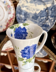 Mug Jarro para Desayuno Bone China con Decoracion Floral "Rosa Azul" en internet