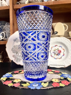 Gran Florero de Cristal de Bohemia Encamisado Azul Tallado C1950