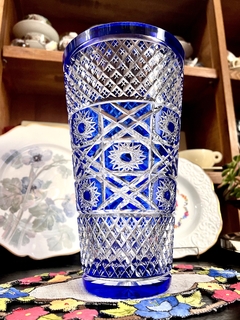 Gran Florero de Cristal de Bohemia Encamisado Azul Tallado C1950 - comprar online