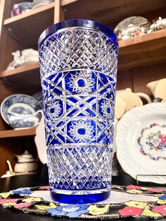 Gran Florero de Cristal de Bohemia Encamisado Azul Tallado C1950 en internet