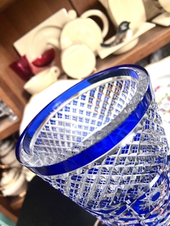 Gran Florero de Cristal de Bohemia Encamisado Azul Tallado C1950 - Funcy Stuff Antiguedades
