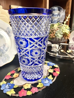 Imagen de Gran Florero de Cristal de Bohemia Encamisado Azul Tallado C1950