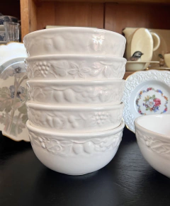 Set de 6 Bowls Vintage de Ceramica Blanca con Frutas a Relieve C1980 - Funcy Stuff Antiguedades