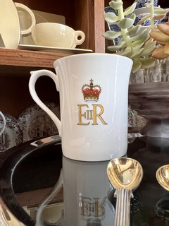 Taza Mug Conmemorativa Golden Jubilee Queen Elizabeth II año 2002 en internet