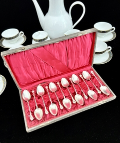 Juego de 12 Cucharas para Cafe Metal Plateado Plata Lappas Coffee Bean en Estuche