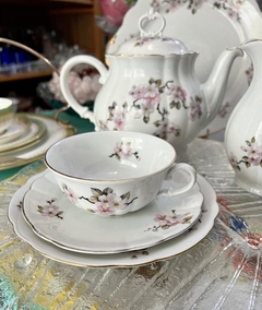 Trio para Te Porcelana Verbano Modleo Flor de Durazno con Vivo en Oro C1980 - Funcy Stuff Antiguedades