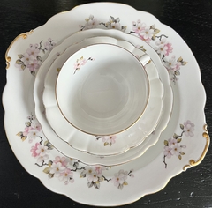 Trio para Te Porcelana Verbano Modleo Flor de Durazno con Vivo en Oro C1980 - Funcy Stuff Antiguedades
