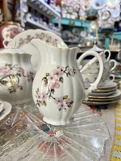 Jarra Lechera Porcelana Verbano Modelo Flor de Durazno vivo en Oro C1980 - comprar online