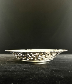 Plato o Cesta Panera de Metal Plateado Repujado y Calado Orfebreria Española C1950 en internet