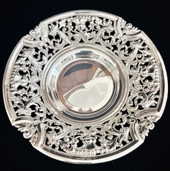 Plato o Cesta Panera de Metal Plateado Repujado y Calado Orfebreria Española C1950 - comprar online