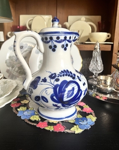 Jarra para Agua Porcelana Gzhel Pottery Rusia Blue & White Pintada a Mano C1950-1960 - Funcy Stuff Antiguedades