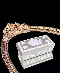 Trinket Box Alhajero Porcelana Wedgwood England , Jasper Ware Escenas Neoclasicas Sage Green C1969 - comprar online