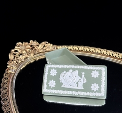Trinket Box Alhajero Porcelana Wedgwood England , Jasper Ware Escenas Neoclasicas Sage Green C1969 en internet