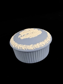 Trinket Box Pastillero Porcelana Wedgwood England , Jasper Ware Escenas Neoclasicas Wedgwood Blue C1960