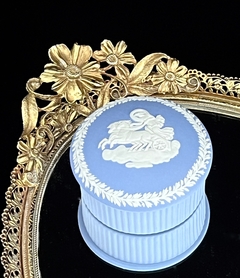 Trinket Box Pastillero Porcelana Wedgwood England , Jasper Ware Escenas Neoclasicas Wedgwood Blue C1960 - comprar online