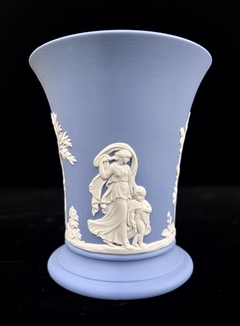 Vaso Decorativo Porcelana Jasper Ware Wedgwood England Escenas Neoclasicas sobre Wedgwood Blue C1969 - comprar online