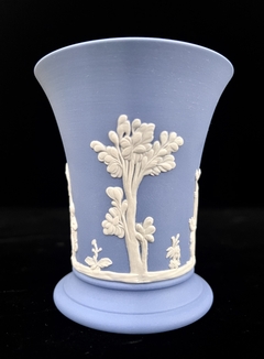 Vaso Decorativo Porcelana Jasper Ware Wedgwood England Escenas Neoclasicas sobre Wedgwood Blue C1969