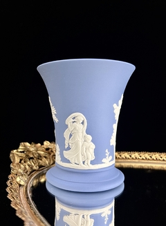 Vaso Decorativo Porcelana Jasper Ware Wedgwood England Escenas Neoclasicas sobre Wedgwood Blue C1969 - comprar online