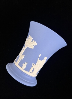 Vaso Decorativo Porcelana Jasper Ware Wedgwood England Escenas Neoclasicas sobre Wedgwood Blue C1969 - Funcy Stuff Antiguedades