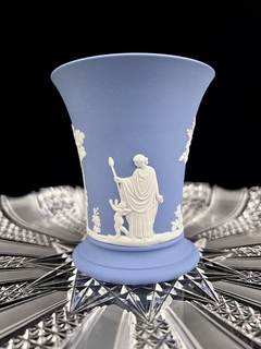 Vaso Decorativo Porcelana Jasper Ware Wedgwood England Escenas Neoclasicas sobre Wedgwood Blue C1969 en internet