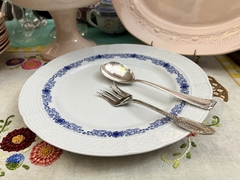 Imagen de Plato Playo Porcelana Verbano , Modelo Vanna con Guarda Azul