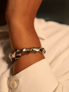 BRACELETE ORGÂNICO FOSCO - Victoria Folheados