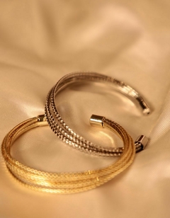 BRACELETE LINHAS TRABALHADAS na internet