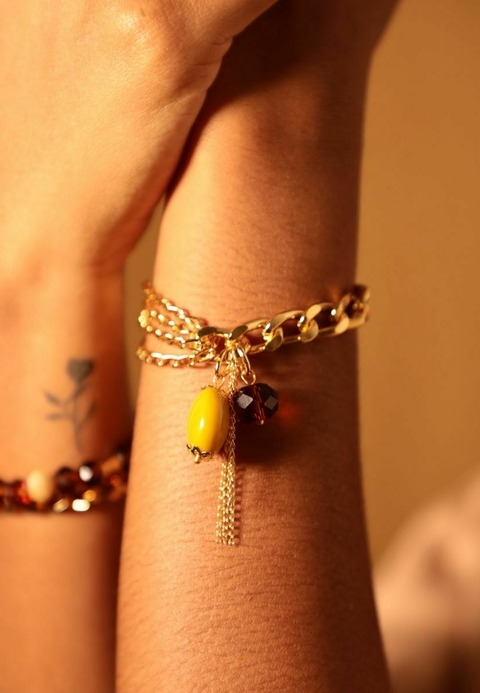 Pulseira Dourada com Pingentes Diversos