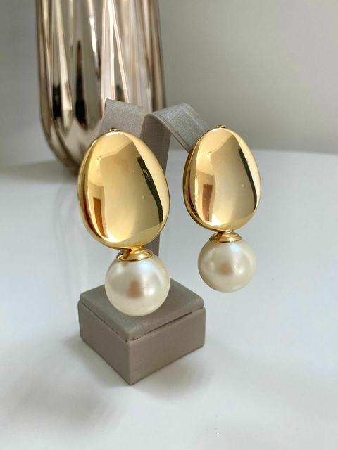 Brinco Chapa com Pérola