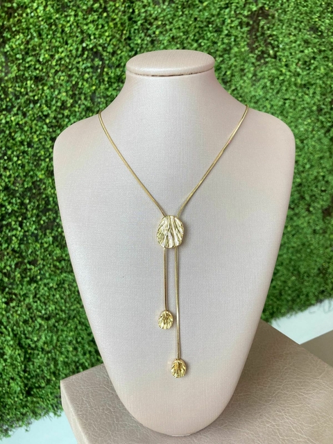 Colar Leaf Charm - Dourado Liso - comprar online