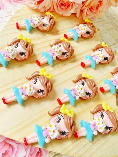 Aplique Menina com saquinho de pipoca - modelo 2