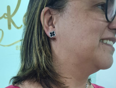 Brinco Trevo Preto