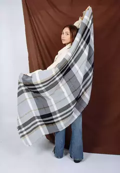 Pashmina Sandra en internet