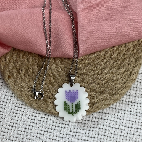 Colar Bordado Tulipa