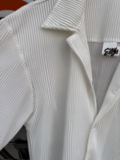 Camisa plisada blanco en internet