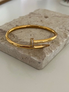 Bracelete Prego cravejado na internet