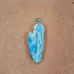 Pingente Cianita azul bruta na internet