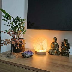 Luminária Quartzo rosa bruto 10cm Luz led e base madeira na internet