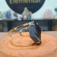 Bracelete Obsidiana premium acabamento dourado