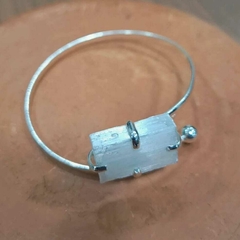Bracelete curvilíneo Selenita branca - comprar online