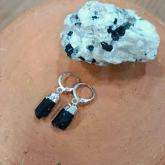 Brinco Turmalina negra minimalista