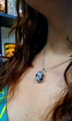 Pingente Pedra da Lua natural minimalista na internet