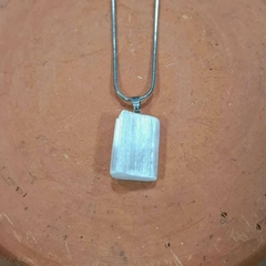 Pingente Selenita branca bruta minimalista - comprar online