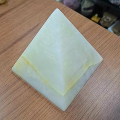 Pirâmide ônix amarelo 2160g 15cm altura na internet